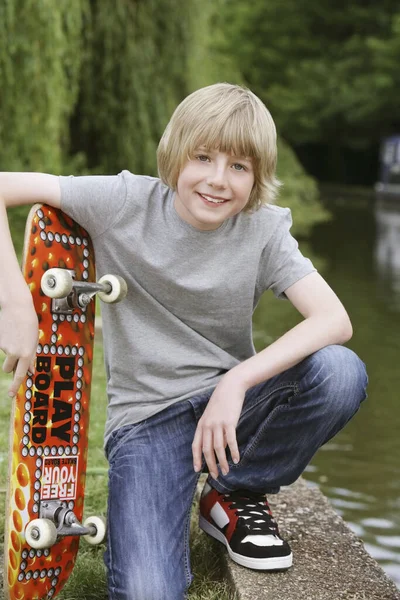 Jongen Met Skateboard Actieve Levensstijl — Stockfoto