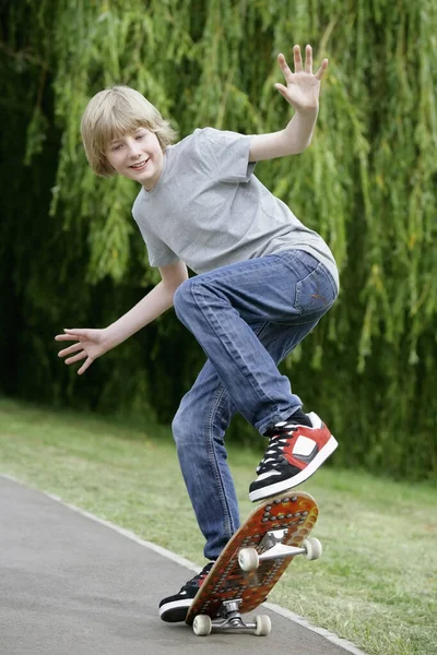 Jongen Met Skateboard Actieve Levensstijl — Stockfoto