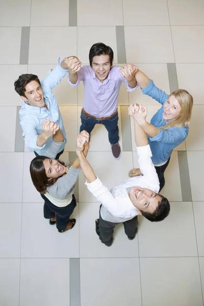 Επιχειρηματίες Κρατώντας Χέρια Κύκλο — Φωτογραφία Αρχείου