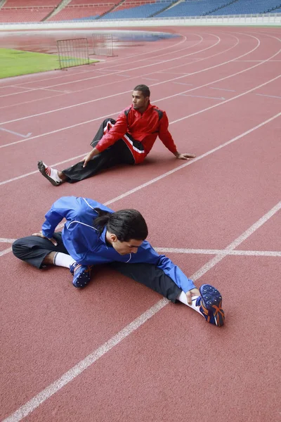 Atletas Calentándose Pista Atletismo — Foto de Stock