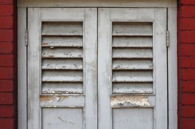 Eski ahşap kapı, yakın çekim.