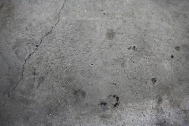 Duvarda küçük çatlaklar var. Yakın plan görüntü.