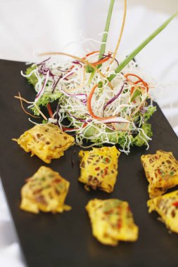 İnce un paketlerinde karışık sebze ve şalgam.