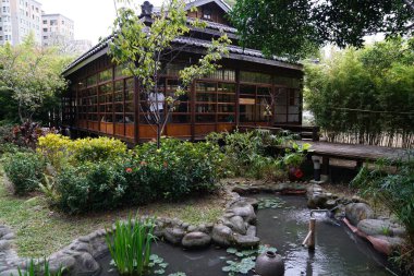 Taichung, Tayvan - 2 Kasım 2018: Japon gardiyanlar ve polis memurlarının 1937 'de inşa edilen dövüş sanatları çalışmaları için inşa edilen Doğal Yol Altı Sanatlar Merkezi' nin mimarisini ele geçirmek.