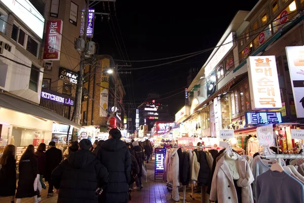 Seoul Sydkorea Februari 2019 Stadsbilden Den Lokala Marknadsgatan Med Massor — Stockfoto