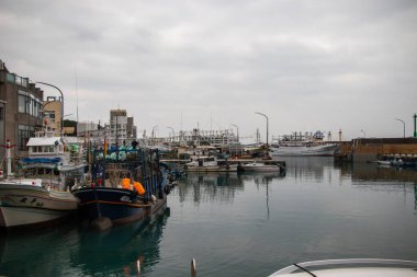 Guihou Limanı, Tayvan Jan, 2020 Guihou Balıkçılık Limanı kuzey kıyı şeridinde küçük bir balıkçı köyüdür. Gezginler, balıkçı pazarında Wanli Yengecinin tadını çıkarabilirler.