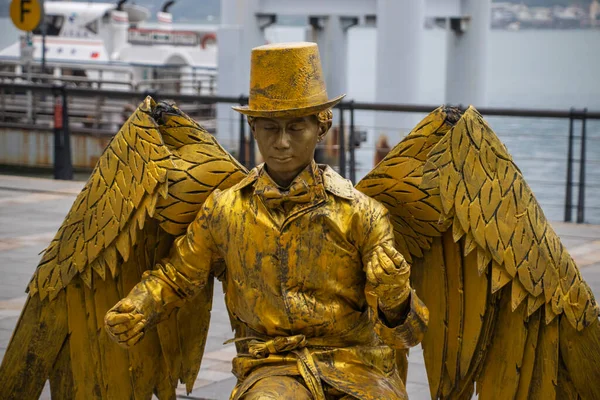 TAIPEI, TAIWAN - Jan 2020: Tayvan Tamshui eski sokak geleneksel dükkanları ve yerel halk ve gezginler arasında popüler sokak satıcıları. Ünlü bir turist eğlencesi. Metnin için boşluklar.