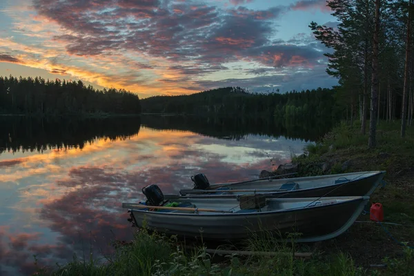 İsveç Orman Gölü 'nde beyaz gece