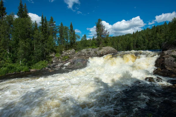 La più grande cascata della Carelia settentrionale — Foto Stock