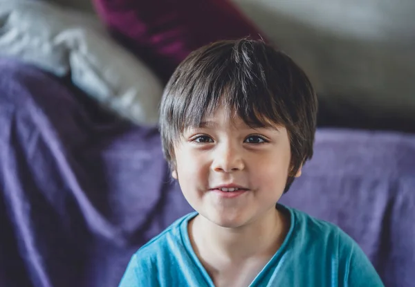 Foto Cabeza Niño Sano Retrato Niño Feliz Mirando Cámara Con — Foto de Stock