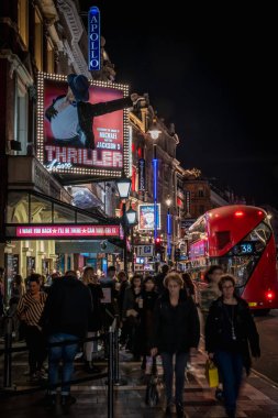 Gece Londra 'da Batı Yakası Canlı Yayında Vurgulandı