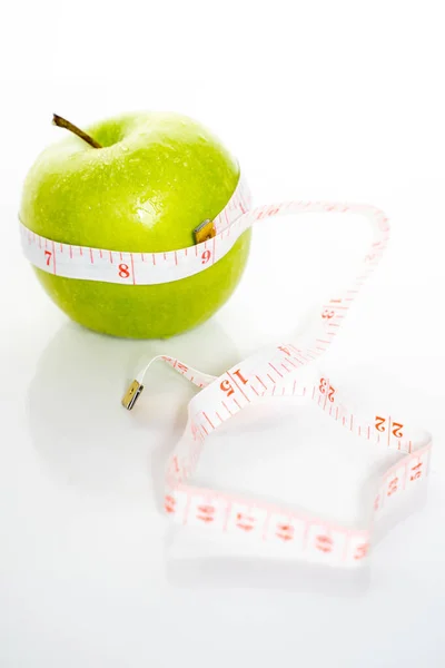 Granny Smith Green Apple Measuring Tape Wrapped Plain White Background — Stock Photo, Image