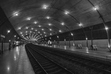 Fransa 'da bir yeraltı tren istasyonu