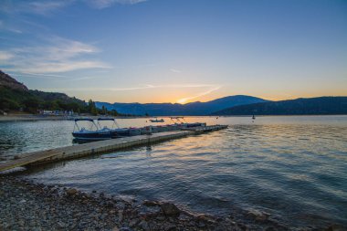 Verdon Gölü Gorge du Verdon Gölü Fransa 'nın güneyinde gün batımında ya da gün doğumunda