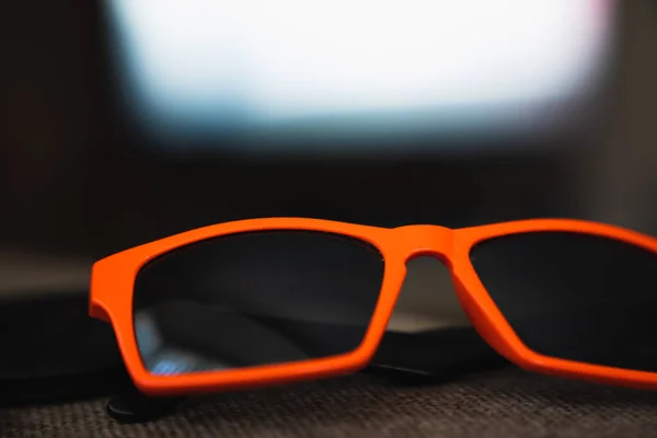 Para Pomarańczowych Okularów Przeciwsłonecznych Zamyka — Zdjęcie stockowe