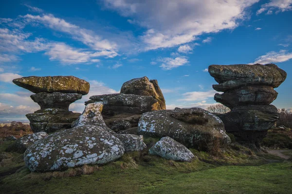 Brimham Ulusal Parkı Kuzey Yorkshire 'da Güneşli bir günde