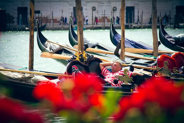 베네치아 운하와 곤돌라 — 스톡 사진