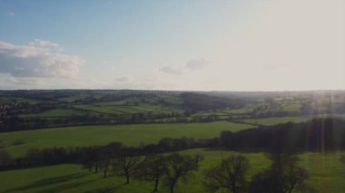 Nidderdale Kırsal Bölgesi 'nin insansız hava aracı görüntüsü Güneşli bir günde İngiltere, North Yorkshire' da.