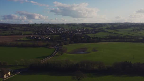 晴れた日のイギリス ノースヨークシャーのニッダーデール地方のドローン映像 — ストック動画