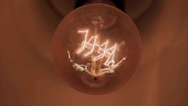 Классическая Лампочка Эдисона Включается Выключается Замедленной Съемке — стоковое видео