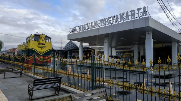 Huvudingången Till Yogyakarta Tågstation Med Lokomotiv Ikon Yogyakarta Indonesien Juni — Stockfoto