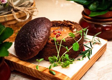 Bir ekmek kase hizmet gulaş 