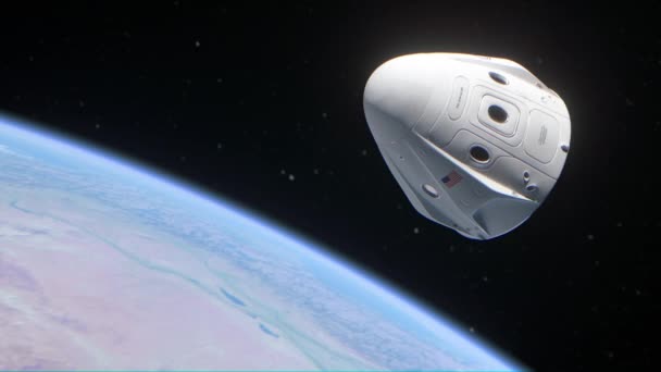 Nákladní loď USA s astronauty na nízké orbitě Země. Vesmírné technologie — Stock video
