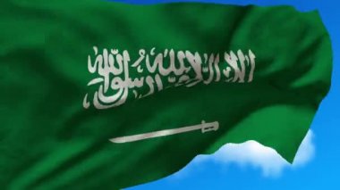 Mavi gökyüzünde dalgalanan Suudi Arabistan bayrağının yakın görüntüsü. 3d canlandırma döngüsü.