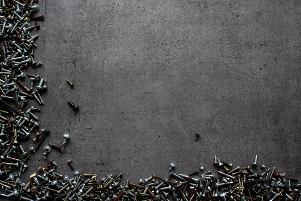 Pernos Viejos Tuercas Sobre Fondo Hormigón Gris Oscuro Marco Frontera — Foto de Stock