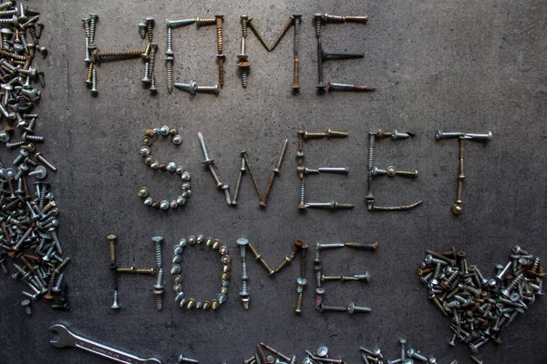Home Sweet Home Schild Aus Alten Schrauben Auf Dunkelgrauem Strukturiertem — Stockfoto