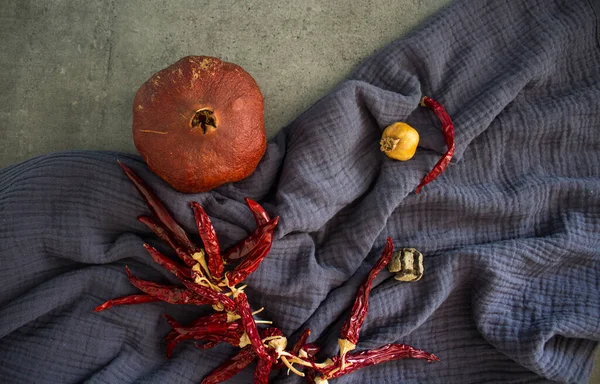 Nature Morte Avec Des Fruits Secs Des Légumes Des Herbes — Photo