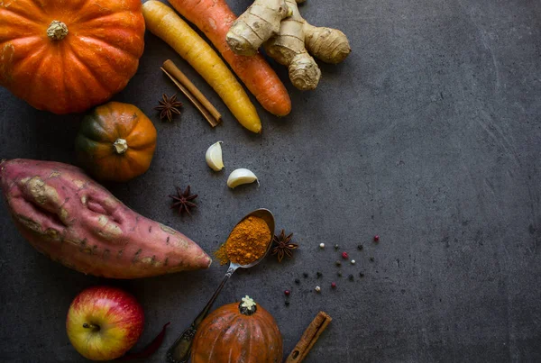 Verduras Frescas Otoño Sobre Fondo Gris Texturizado Con Espacio Para — Foto de Stock