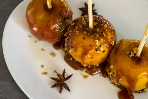 Tres Manzanas Caramelo Palo Dulces Caseros Halloween — Foto de Stock