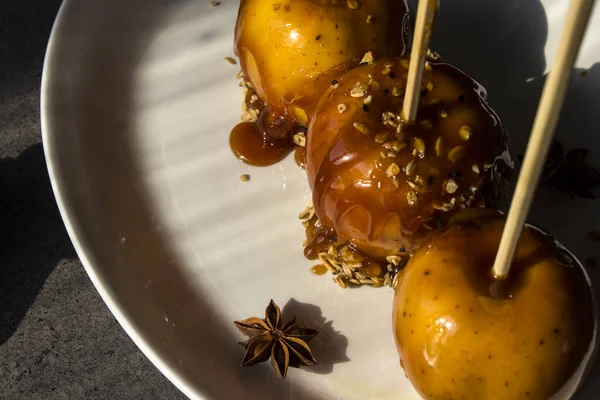 Tres Manzanas Caramelo Palo Dulces Caseros Halloween — Foto de Stock