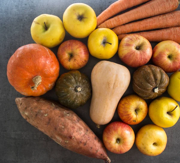 Cosecha Otoño Verduras Frescas Sobre Mesa Gris Foto Vista Superior — Foto de Stock