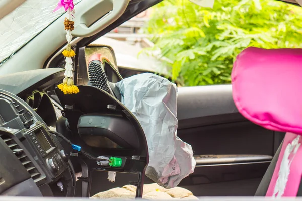 Airbag Explodierte Bei Autounfall Autounfall Und Funktionierender Airbag — Stockfoto
