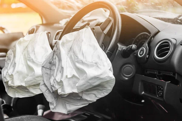 Zwei Airbags Explodiert Bei Einem Autounfall Car Crash Airbag Und — Stockfoto