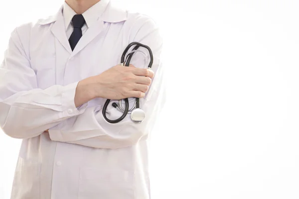 Médico Con Estetoscopio Para Comprobar Salud Del Paciente Fondo Blanco — Foto de Stock