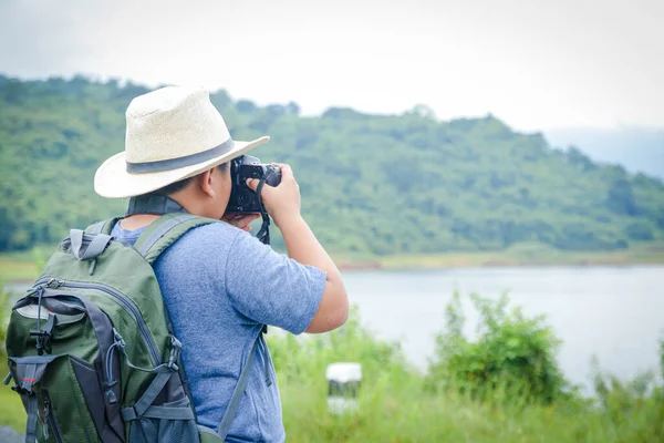 Pequeno Menino Asiático Usando Chapéu Gosta Viajar Para Natureza Segure — Fotografia de Stock