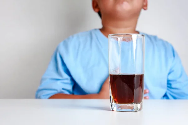 Gordo Tiene Fantasma Después Beber Refresco Hay Refresco Concepto Niño — Foto de Stock