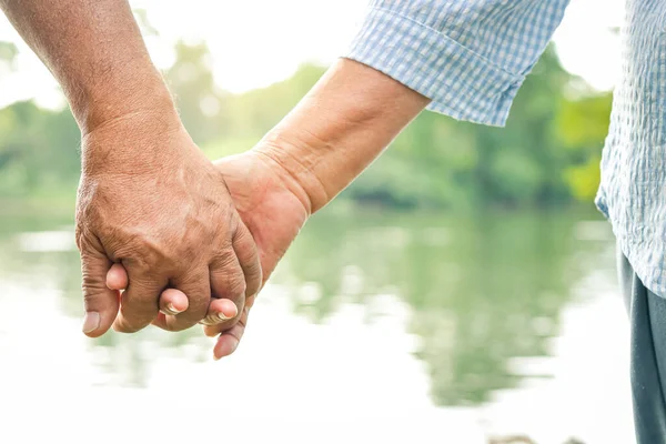 Manos juntas parejas fotos de stock, imágenes de Manos juntas parejas sin royalties | Depositphotos Manos juntas parejas fotos de stock, imágenes de Manos juntas parejas sin royalties | Depositphotos