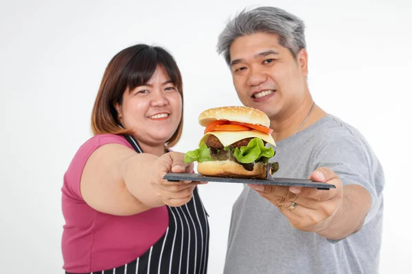 Fat Asian Couple Smile Happy Hold Hamburger Together Memakan Konsep — Stok Foto