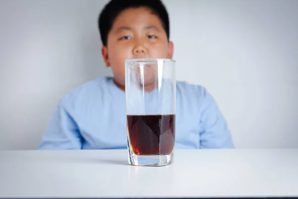 Los Niños Gordos Beben Muy Refrescos Son Buenos Para Salud — Foto de Stock