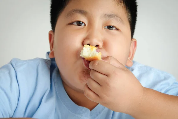 Kövér Fiú Túl Sokat Eszik Pizzát — Stock Fotó