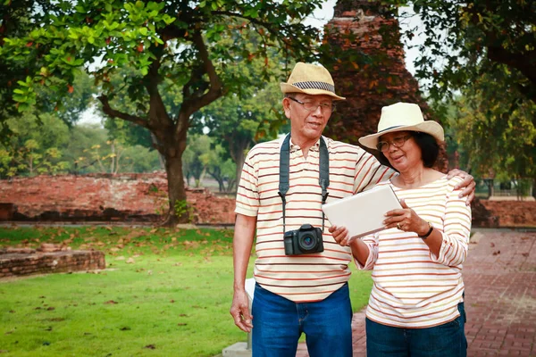 Velhos Homens Mulheres Viajam Para Ayutthaya Tailândia Usa Chapéu Com — Fotografia de Stock