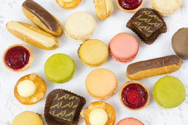 Sortiment Söta Petits Fours Franska Bakverk — Stockfoto