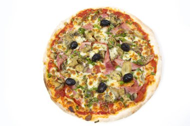 jambon ve mantar beyaz bir arka plan üzerinde pizza