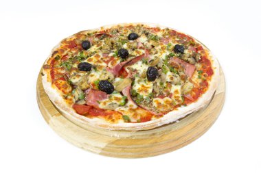 jambon ve mantar beyaz bir arka plan üzerinde pizza
