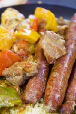 Kraliyet kuskus, üç et