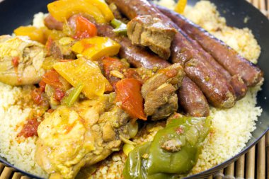 Kraliyet kuskus, üç et